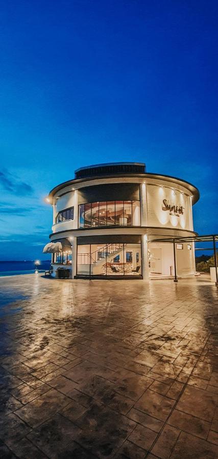 BW Suite Belitung Tanjung Pandan Εξωτερικό φωτογραφία